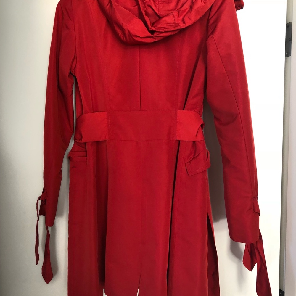 Stylish trench coat, worn only once